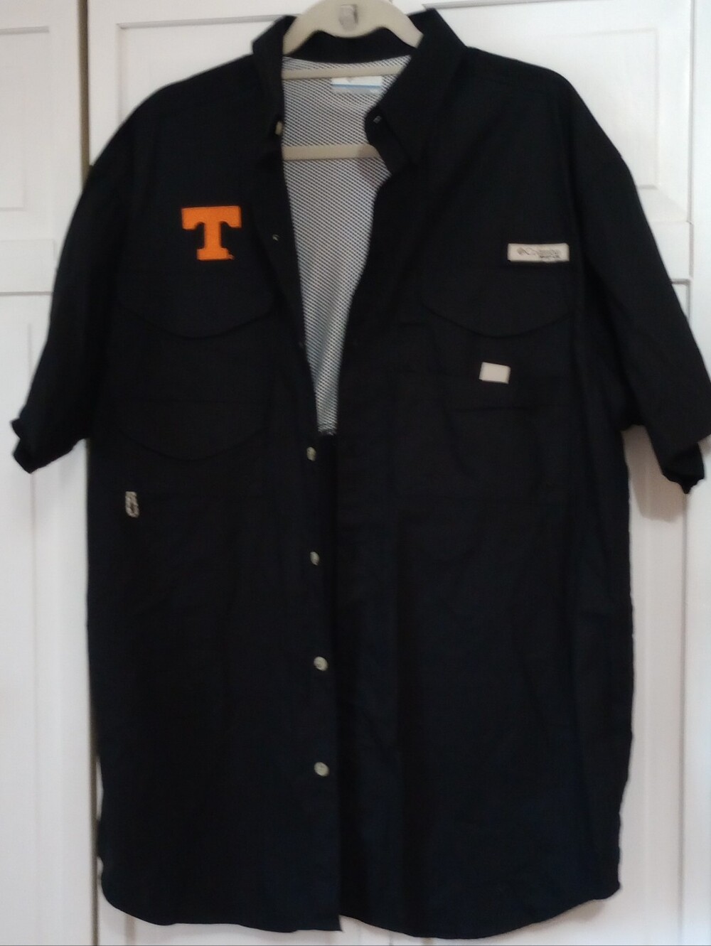 Columbia PFG Tennessee VOLS black shirt size Medium